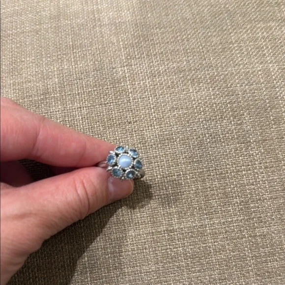 AVON Vintage Sterling Silver Blue Stone Cluster Ring - Women's Jewelry - Picture 5 of 5